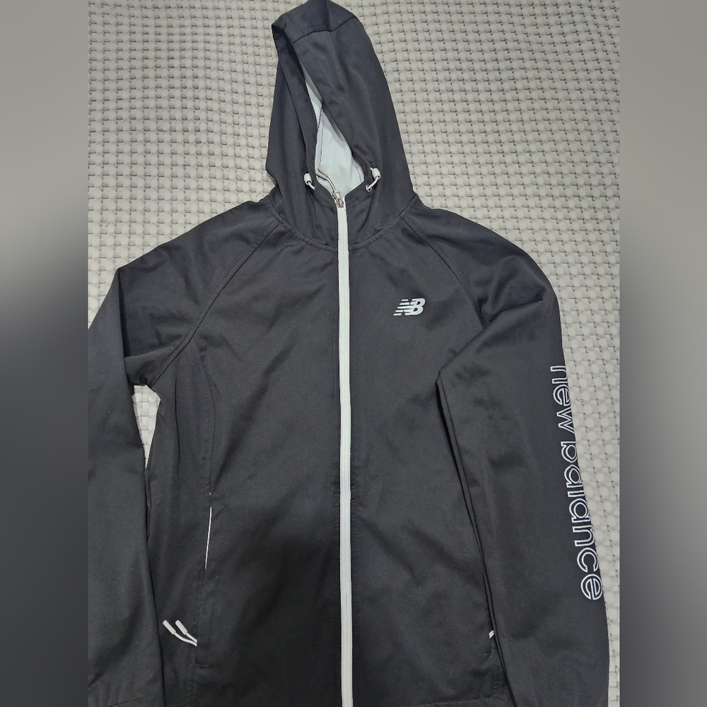 New Balance women’s windbreaker jacketSizeM lightly worn
